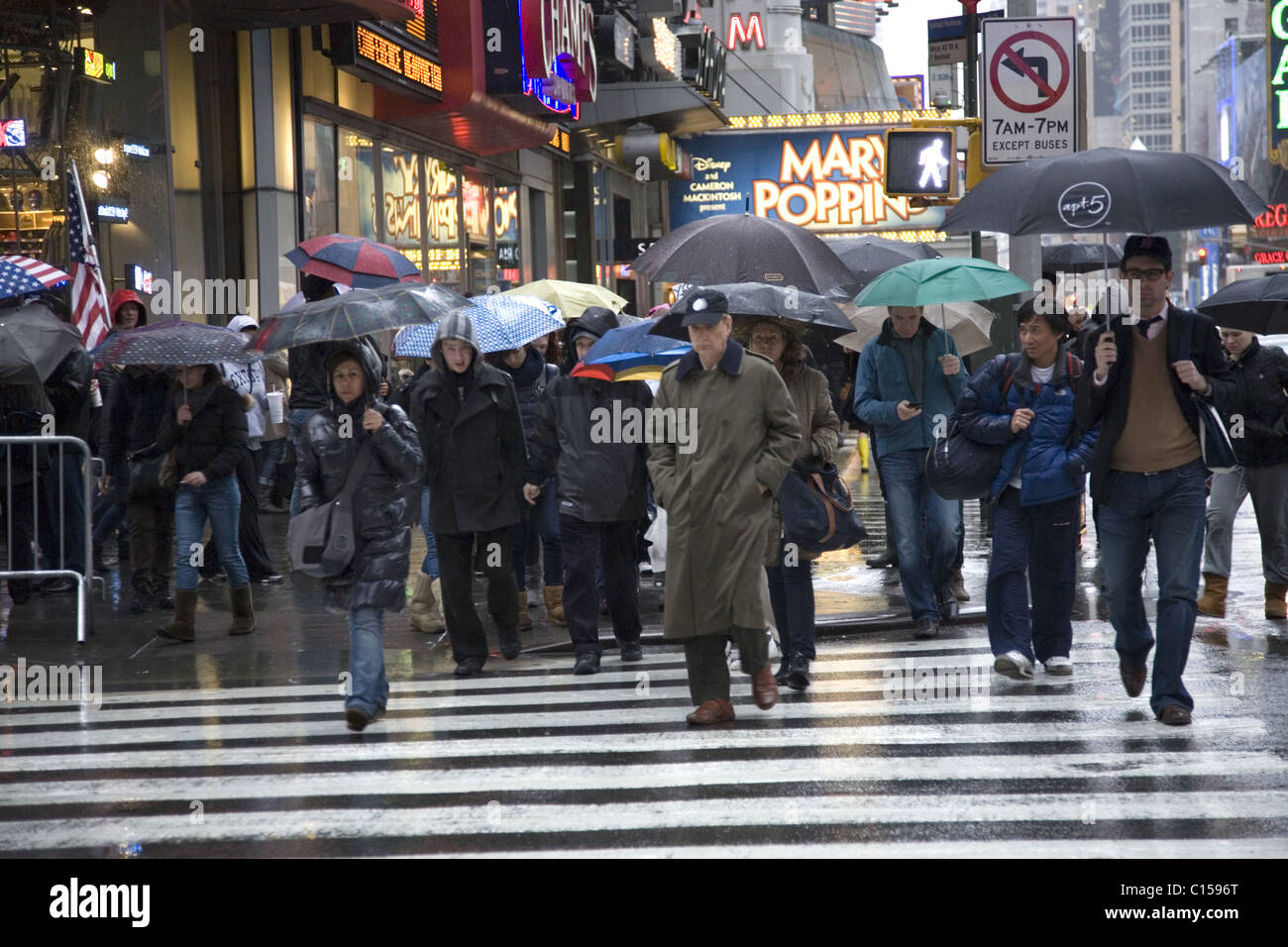 Rainy Day in New York City. 42nd Street & 7th Ave., Times Square. Stockfoto