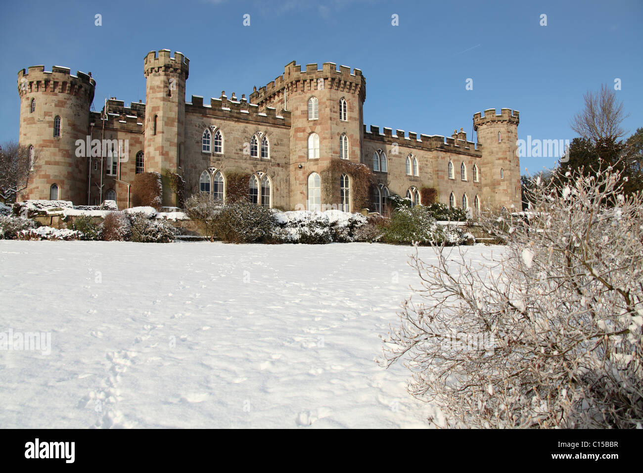 Cholmondeley Schlossgärten. Malerische Winter Blick auf Cholmondeley Burg. Stockfoto