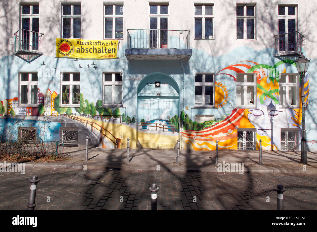 Bemalte Fassade am Fraenkelufer, Kreuzberg, Berlin, Deutschland Stockfoto