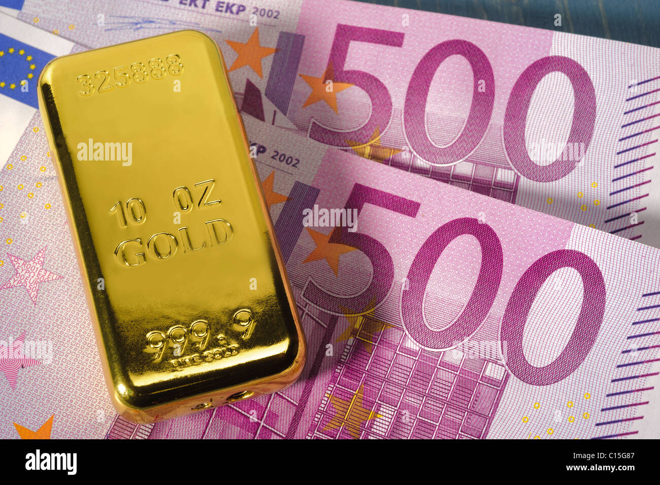 Gold Bar und euro Geld Stockfoto