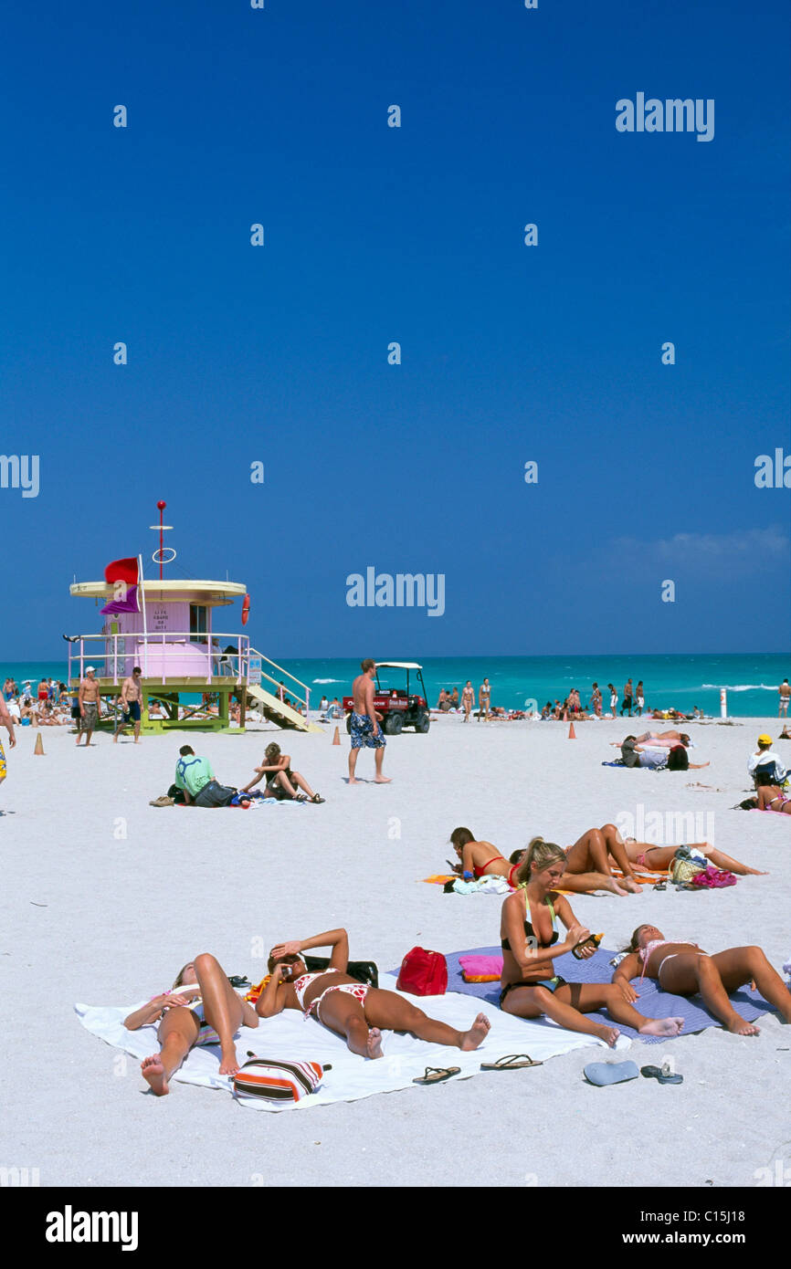 Menschen am South Beach in Miami Beach, Miami, Florida, USA Stockfoto