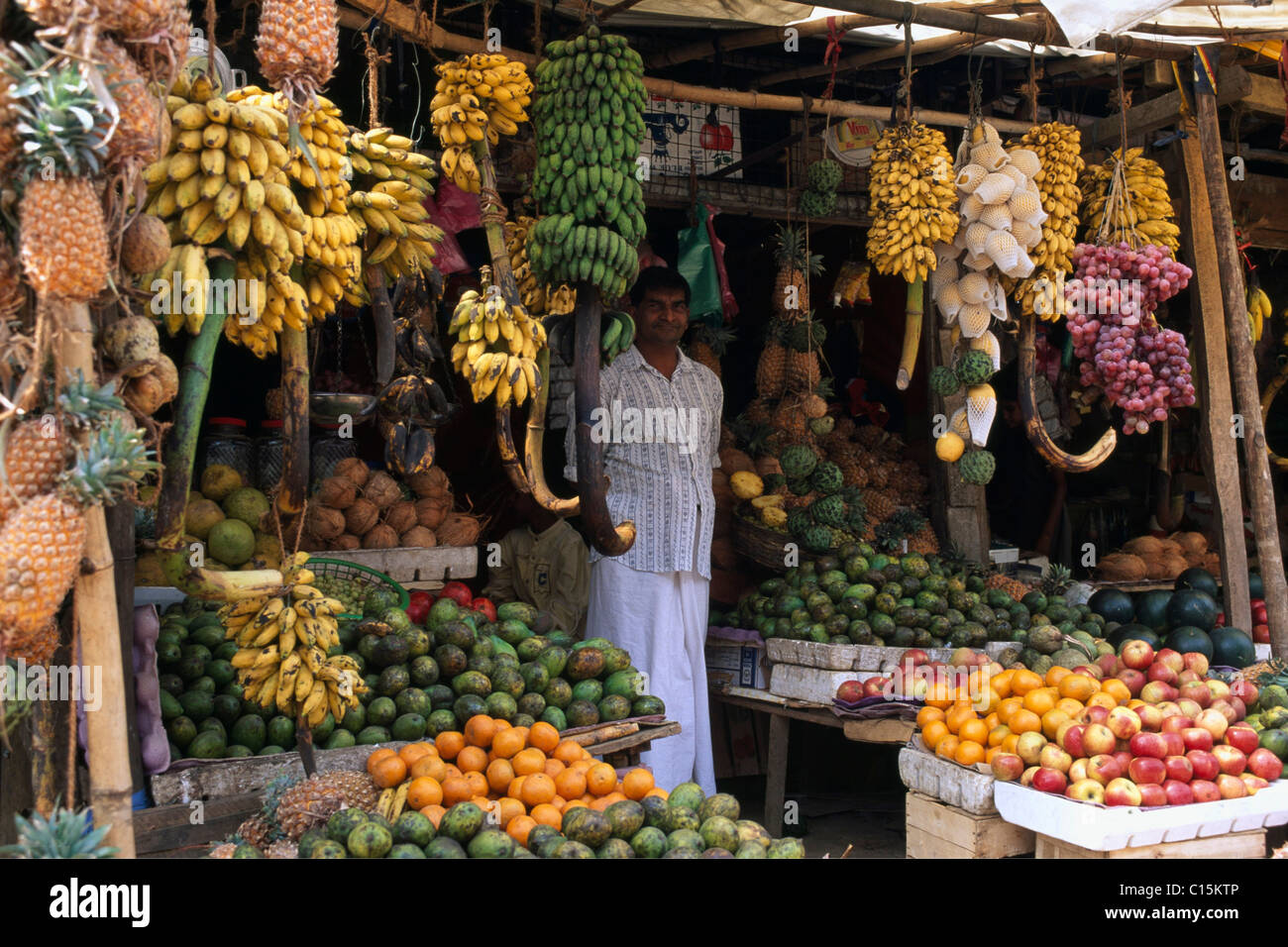 Obst-Stall, produzieren Hersteller, Hill Country, Kandy, Sri Lanka, Südasien Stockfoto