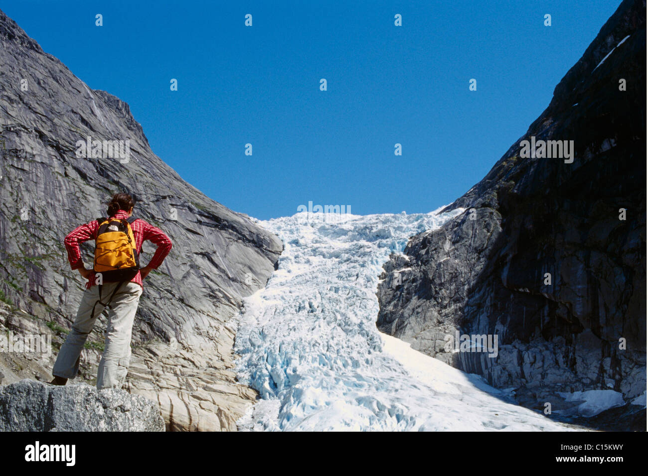 Wanderer, Weiblich, Gletscher Jostedalsbreen, Norwegen Stockfoto