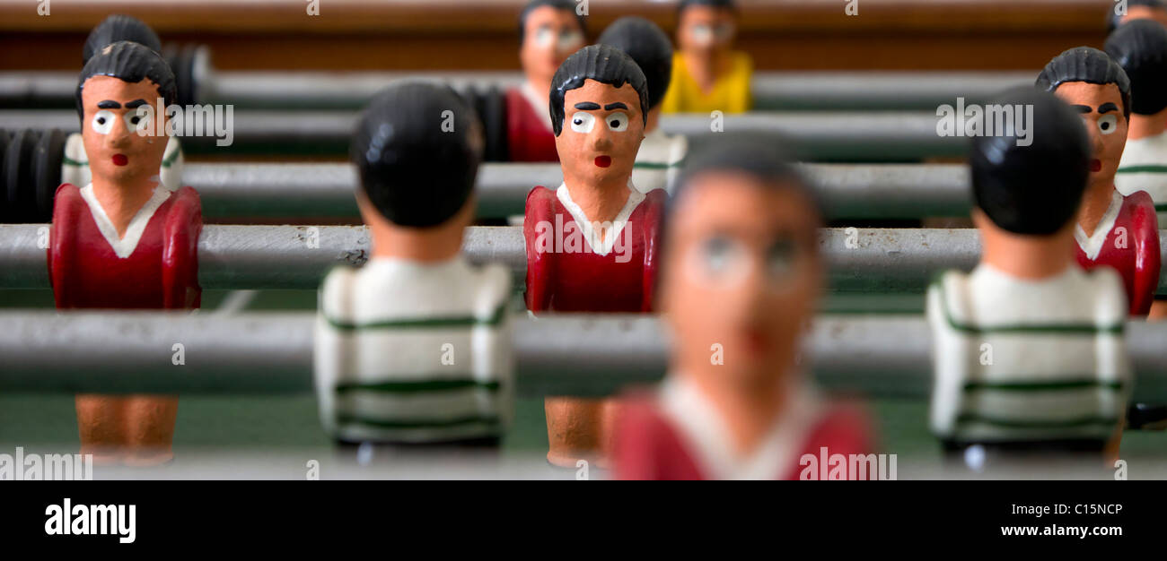 Verdächtige Spieler auf eine Tabelle Fußballspiel konzeptionellen Stockfoto