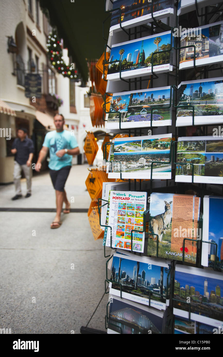 Postkarten im Souvenirshop im Ye London Court, Perth, Western Australia, Australien Stockfoto