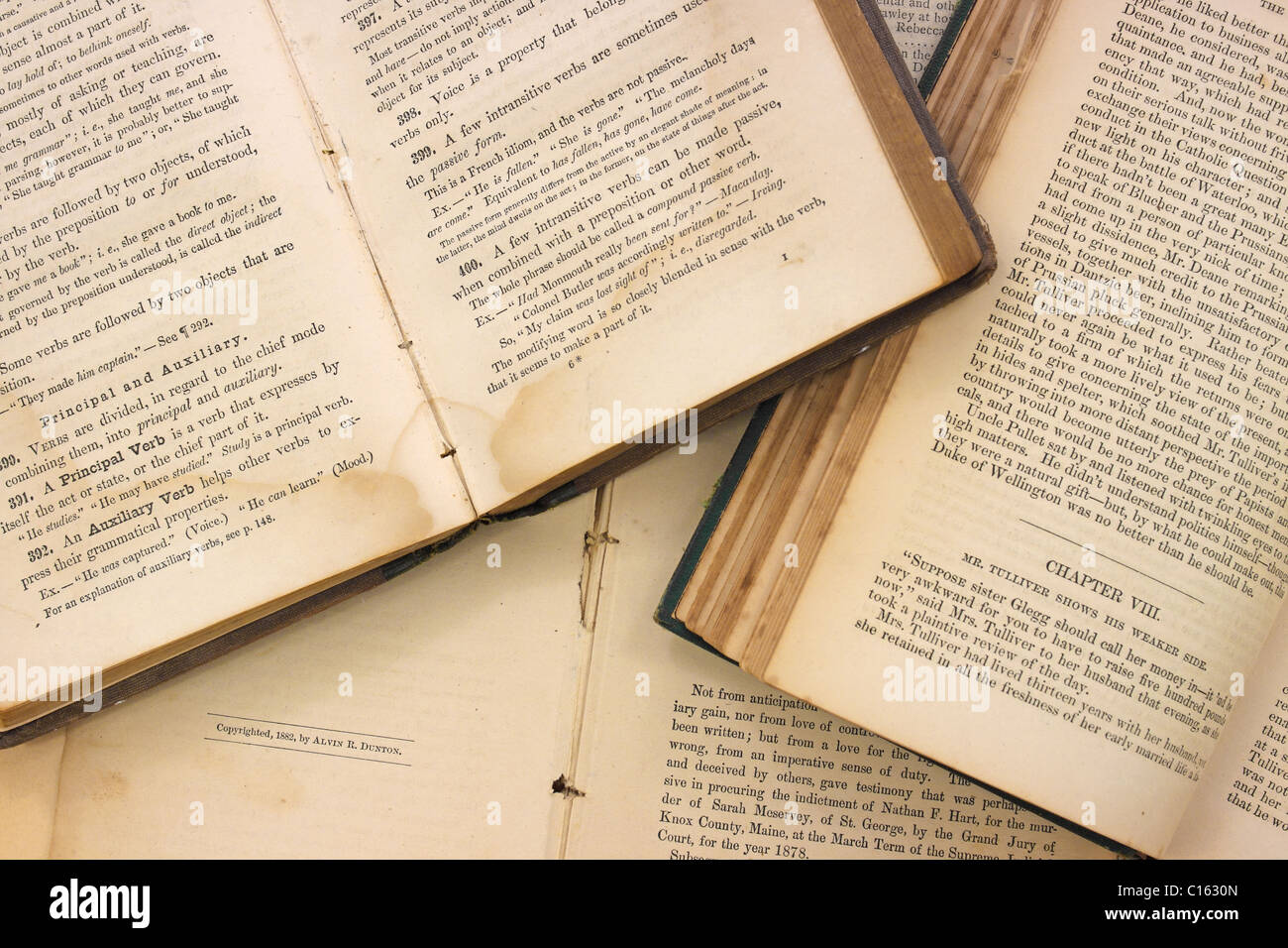 Sehr alte Bücher geöffnet Stockfoto
