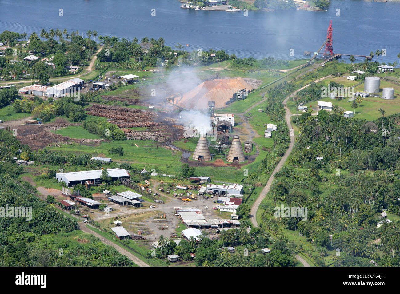 Hackschnitzel-Fabrik für die Papier-Industrie, Madang, Papua-Neu-Guinea, Melanesien Stockfoto