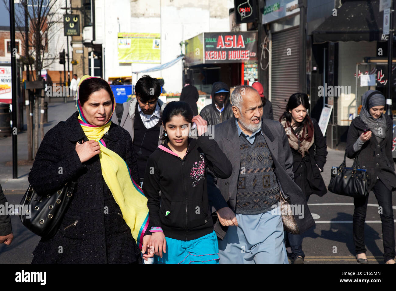 Southall im Westen Londons, auch bekannt als "Little India" von einigen, ist ein Bereich, der fast vollständig besiedelt von Menschen aus Südasien. Stockfoto