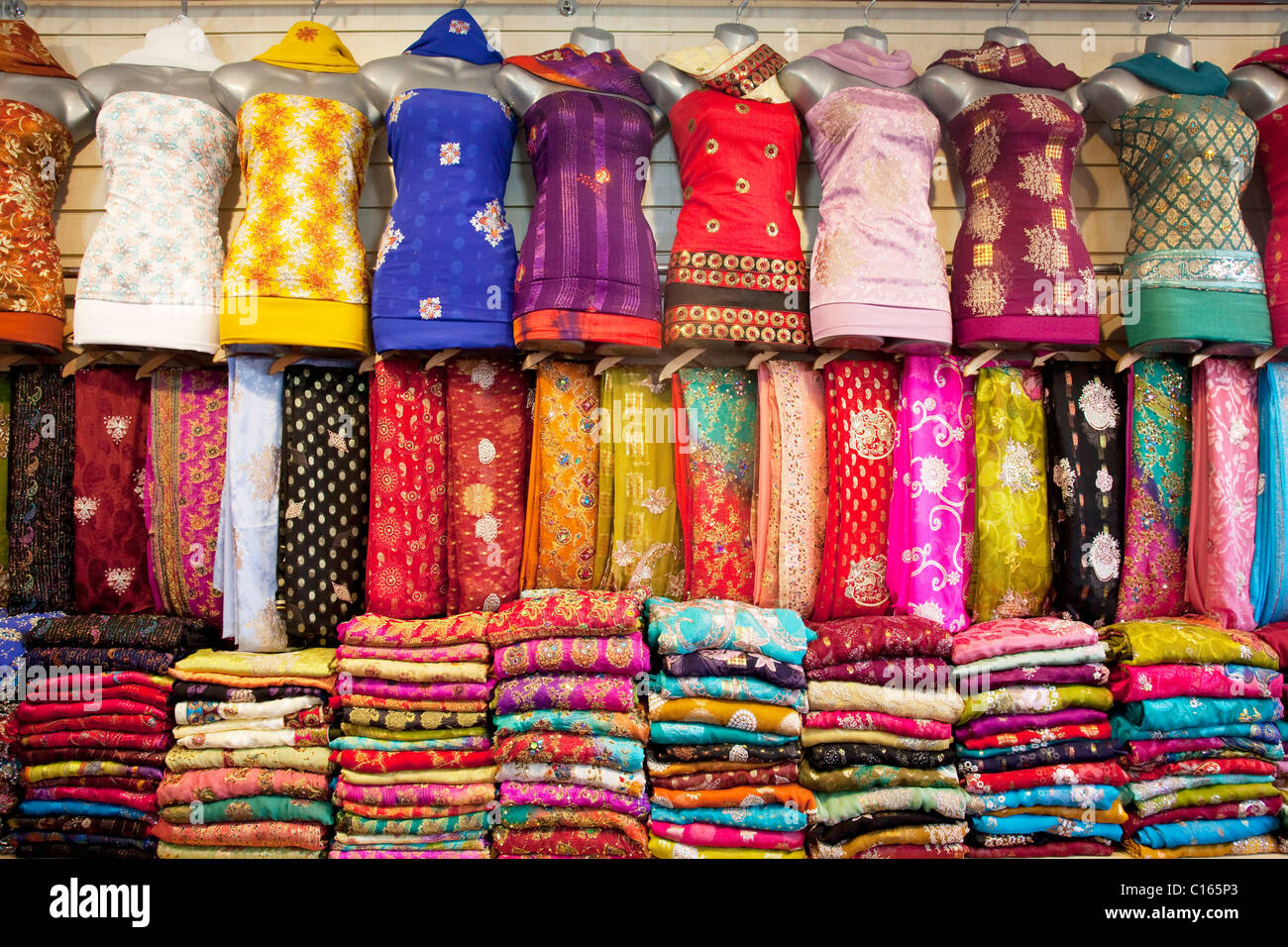 Sari Shop in Southall im Westen Londons, auch bekannt als "Little India" von einigen, ist eine Fläche, die fast vollständig von einer indischen Gemeinschaft besiedelt. Stockfoto