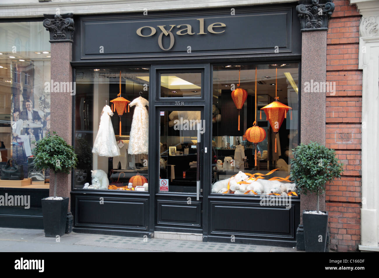 Die Ovale Kinder Bekleidung und Mode Shop auf Sloane Street, London, SW1, England. Stockfoto