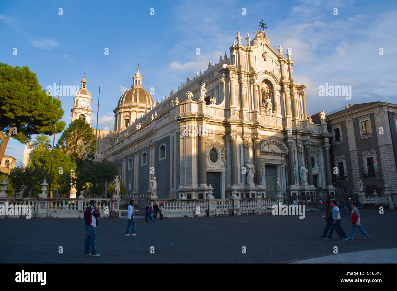 Piazza del Duomo Platz mit Duomo Kathedrale Zentralverriegelung Catania-Sizilien-Italien-Europa Stockfoto