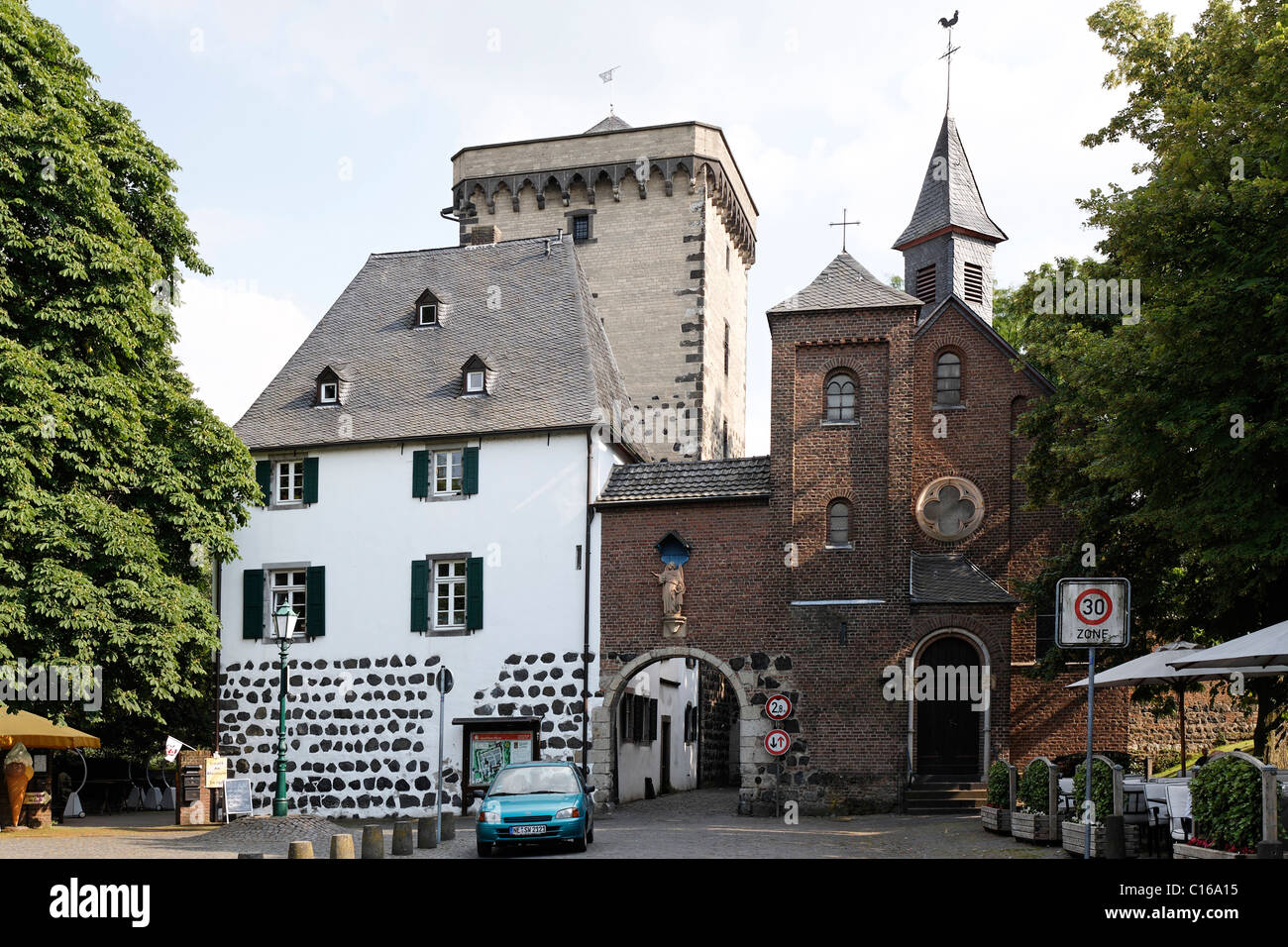 Zons Festung, Zollhaus und mittelalterlichen Rhein-Turm, Dormagen, Niederrhein Region, North Rhine-Westphalia, Deutschland Stockfoto