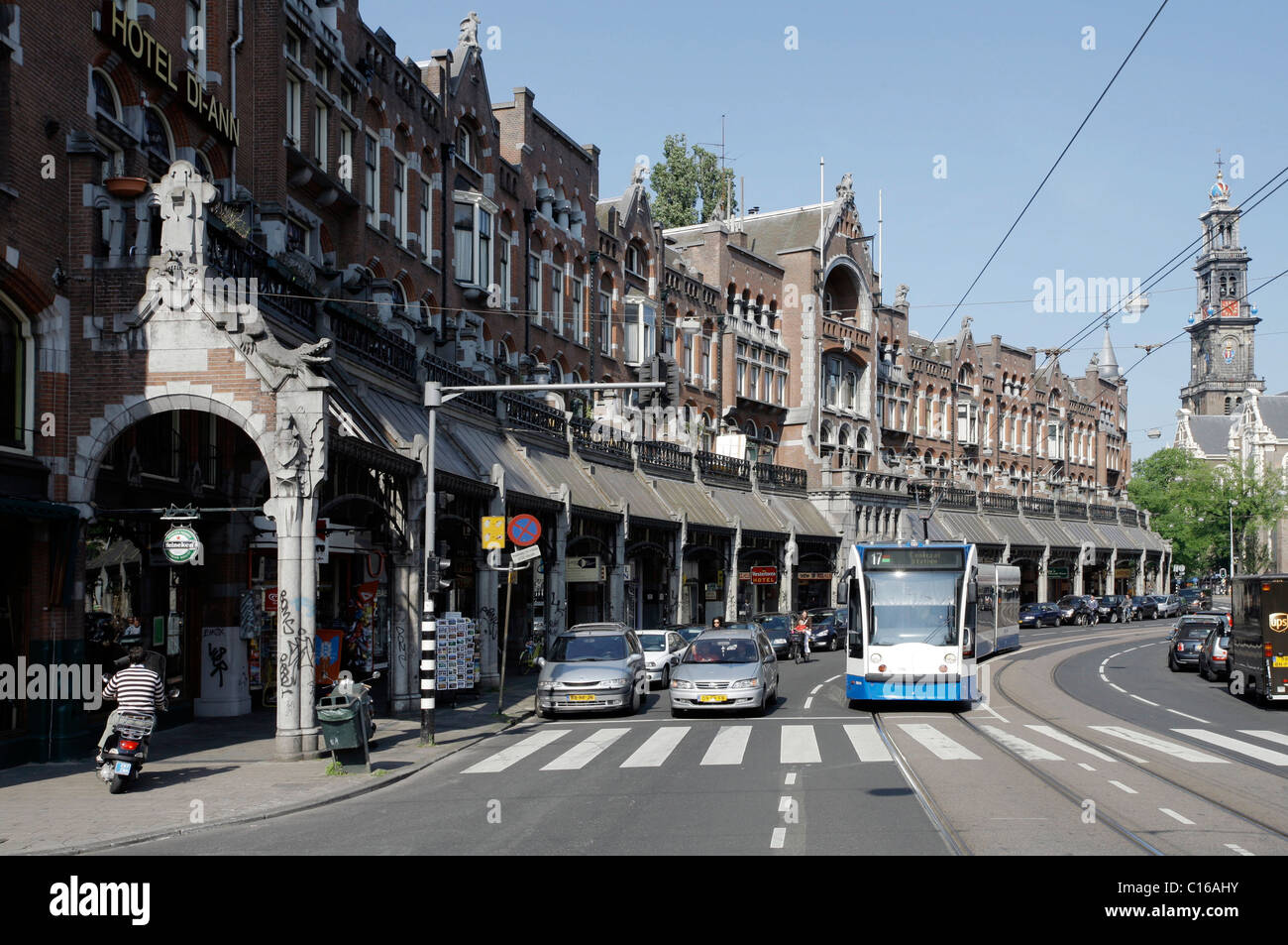 Reihe von Häusern, Geschäften, Arkaden, Raadhuisstraat, Westerkerk Kirche, Amsterdam, Niederlande, Europa Stockfoto