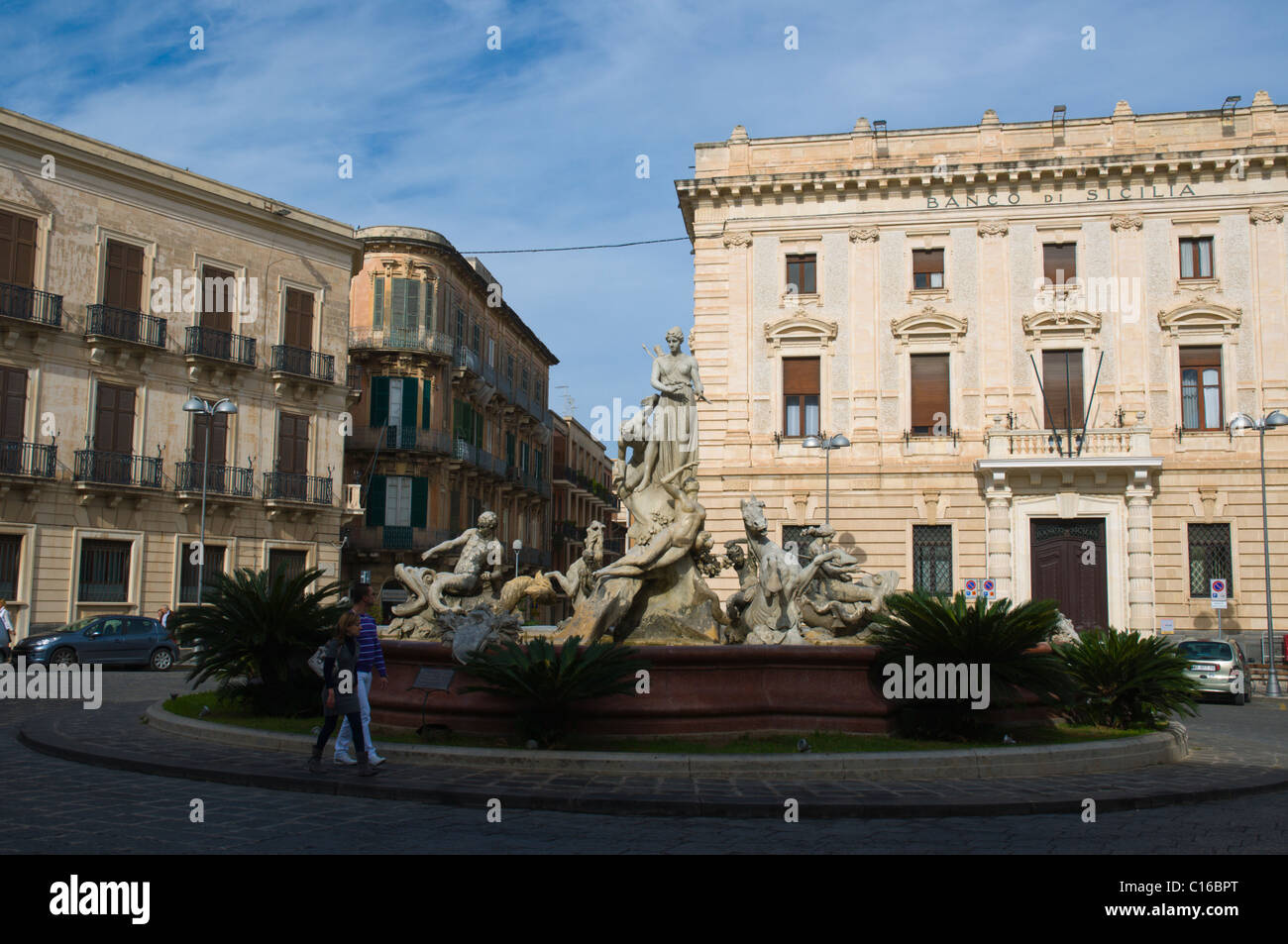 Piazza Archimede Platz mit Brunnen Ortygia Insel Syrakus Sizilien Italien Europa Stockfoto