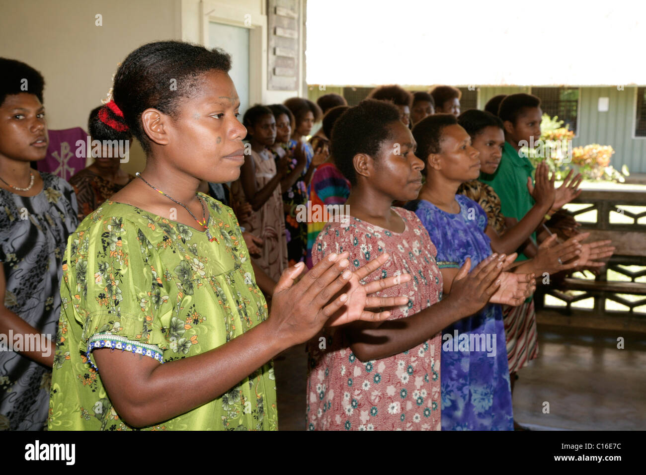 Frauen während eines Gottesdienstes, Madang, Papua-Neu-Guinea, Melanesien Stockfoto