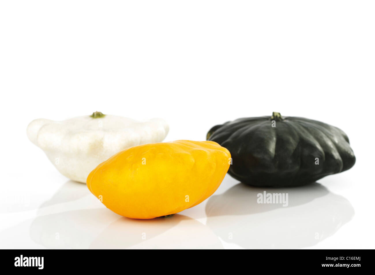 Sortierte Pattison Patty Pan-Squash, gelb, grün und weiß Stockfoto