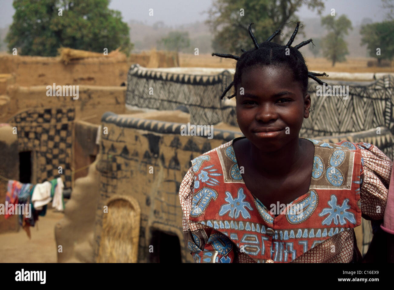 Mädchen aus sowie Stamm, Tangasougou, Tiebele, Burkina Faso, Afrika Stockfoto