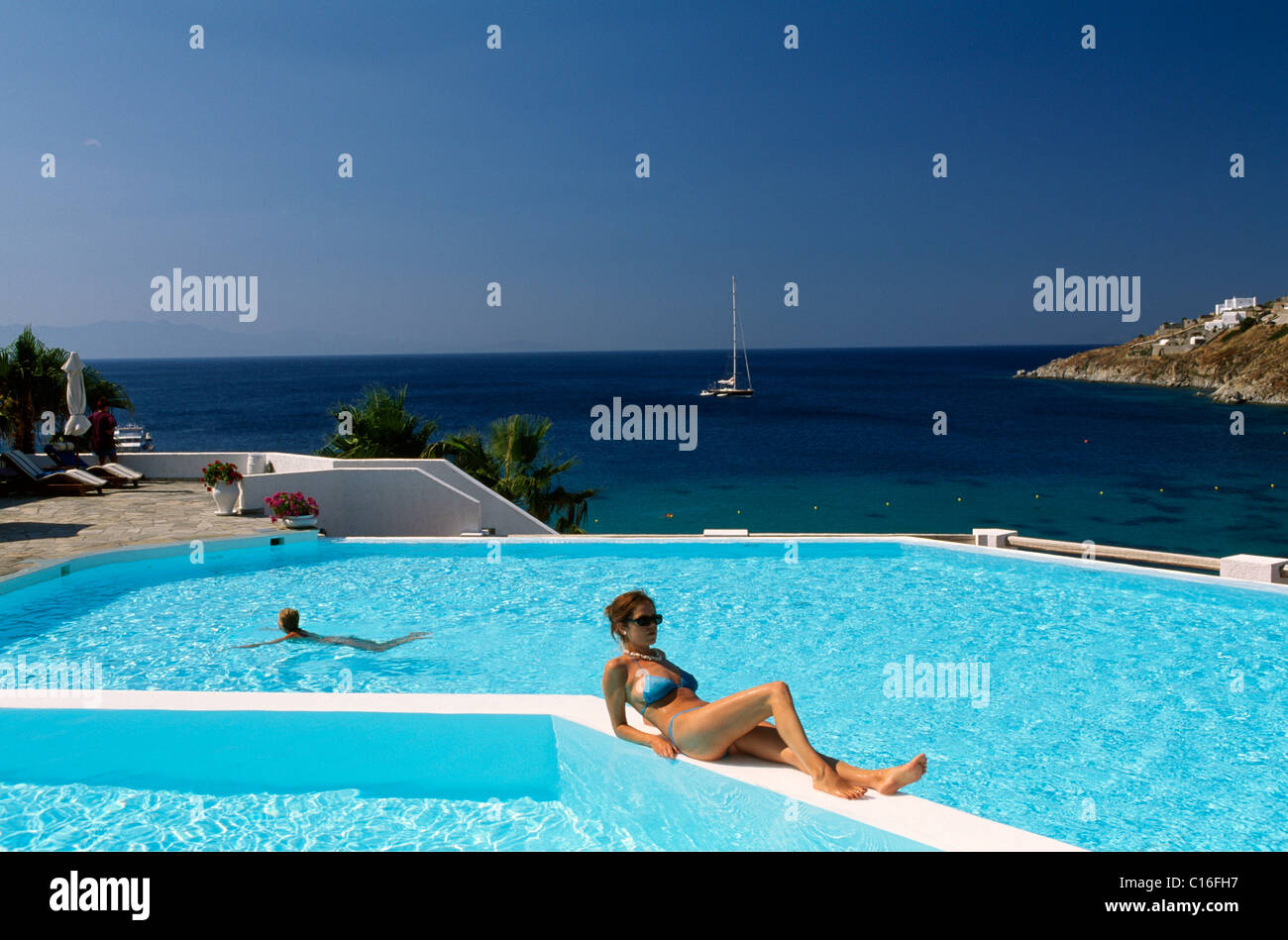 Schwimmbad des Grecotel in Psarou, Mykonos, Kykladen, Griechenland, Europa Stockfoto