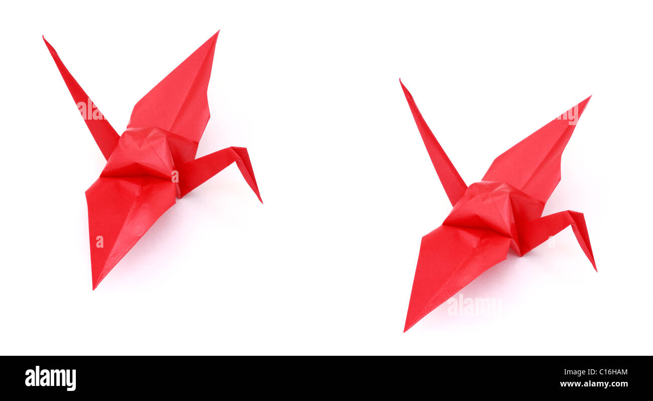 Nahaufnahme von zwei roten Origami-Vögel. Stockfoto