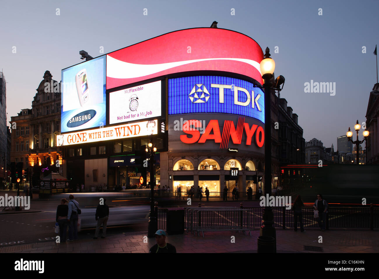 Piccadilly Circus bei Nacht, London, England, Großbritannien, Europa Stockfoto