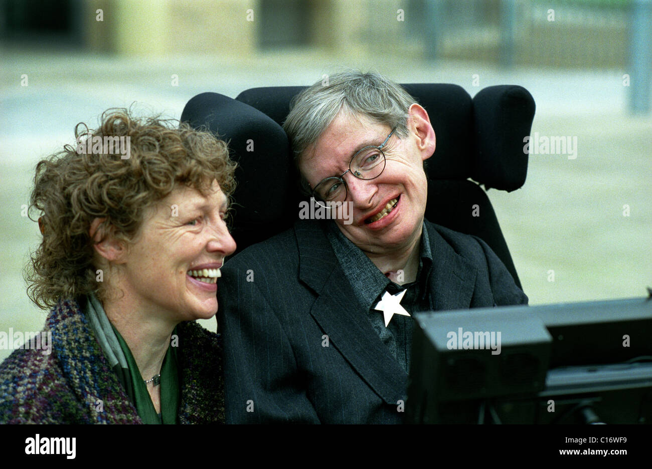 COPYRIGHT FOTO IM BESITZ VON BRIAN HARRIS - 11/1/02 Prof. Stephen Hawking in Cambridge, England. 60. Geburtstag feiern für Stephen Hawking CH CBE Stockfoto