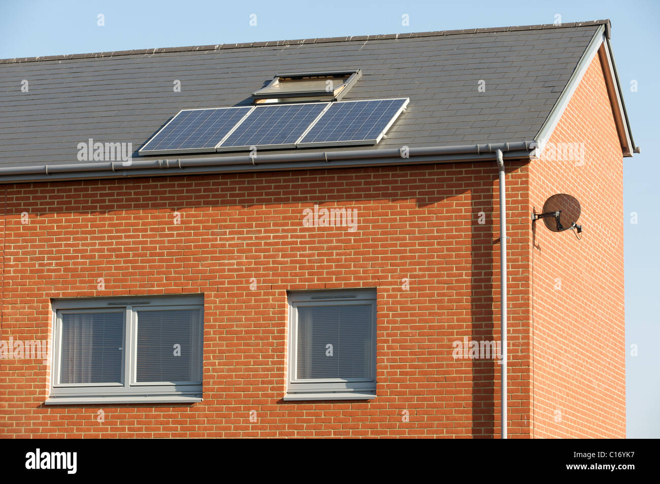 Wohnung ausgestattet mit Solaranlagen, UK. Stockfoto