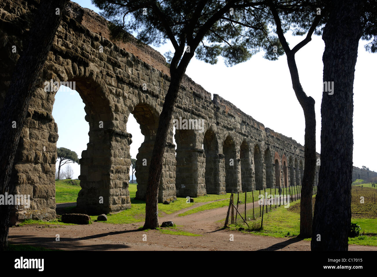 Aquädukt park -Fotos und -Bildmaterial in hoher Auflösung – Alamy
