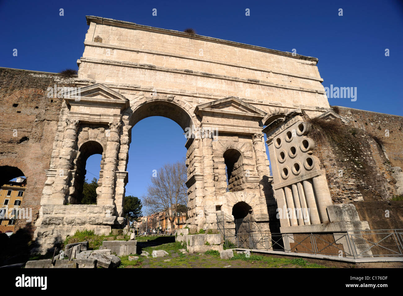 Italien, Rom, Porta Maggiore, das antike römische Tor und das Eurysace-Grab Stockfoto