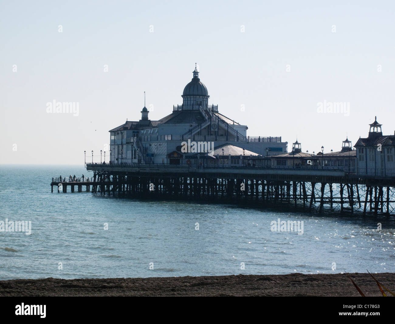 Eastbourne Pier am Ärmelkanal in East Sussex Stockfoto