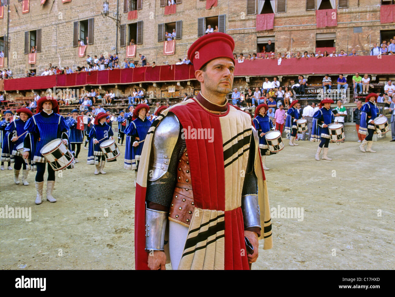 Historischen Palio-Pferderennen, Ritter der Contrada della Giraffa, Piazza il Campo Square, Toskana, Italien, Europa Stockfoto