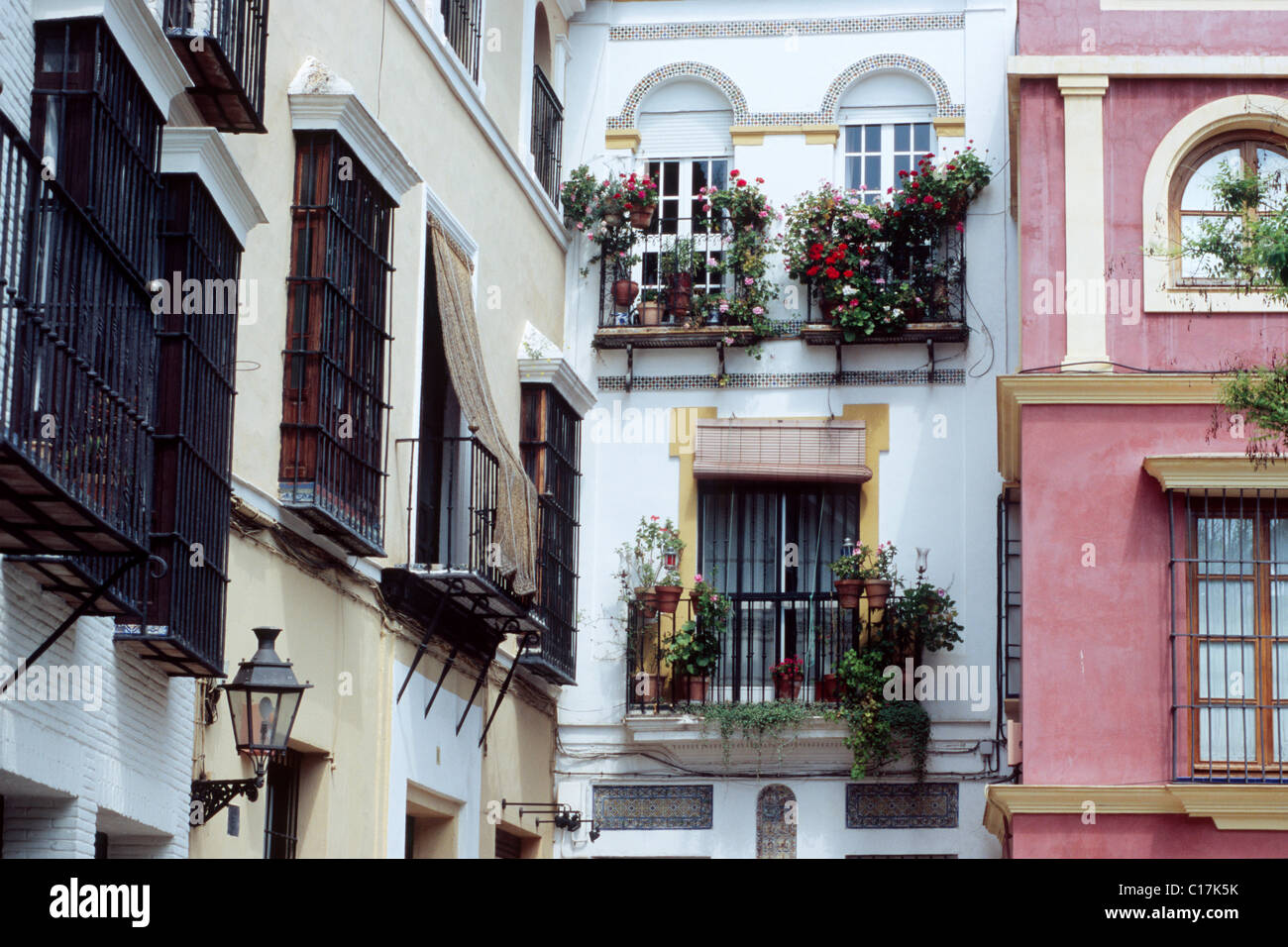Fassaden in Sevilla, Andalusien, Spanien, Europa Stockfoto
