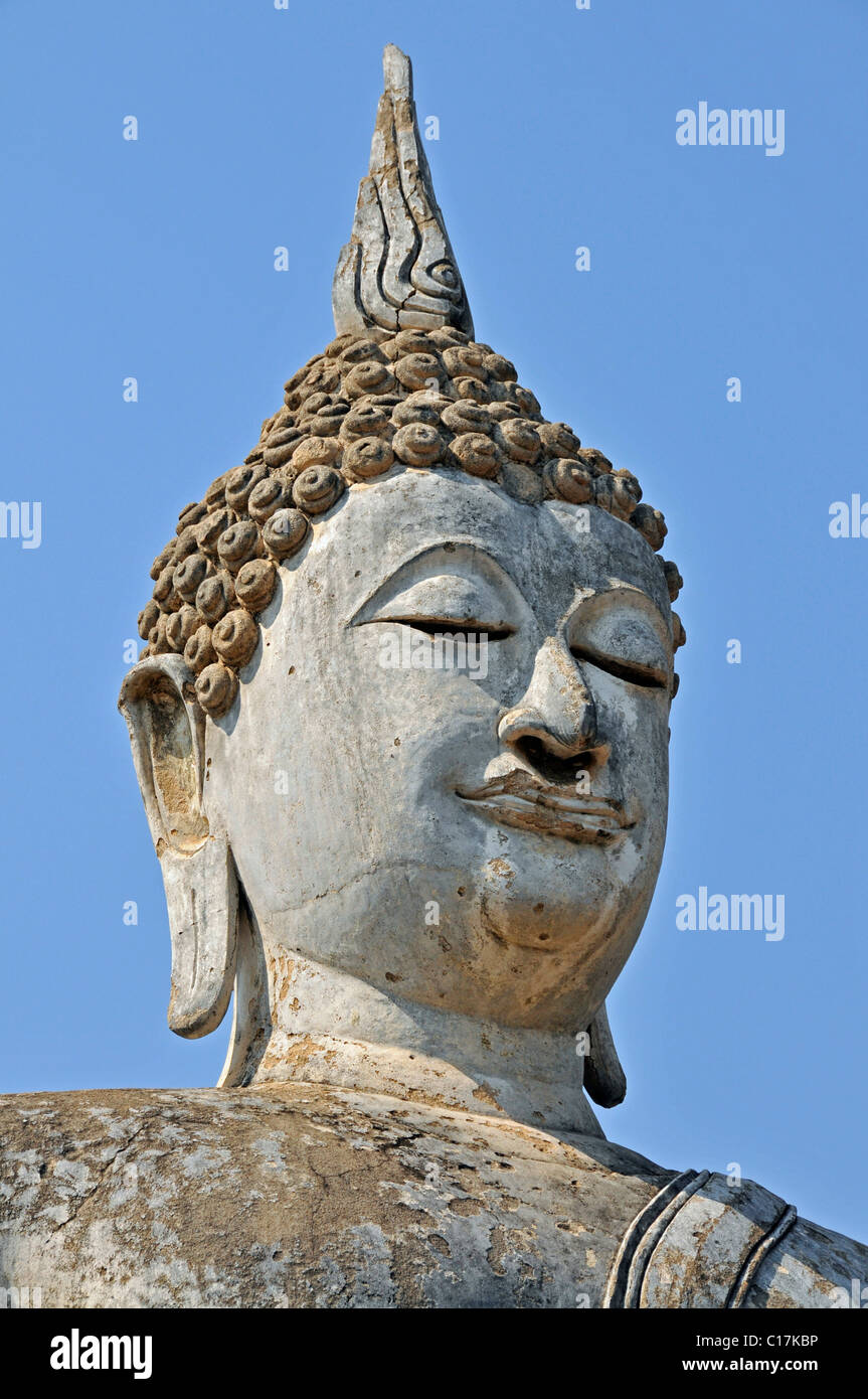 Buddha-Statue, Bhumispara-Mudra, Gautama Buddha im Moment der Erleuchtung, Wat Sa Si, Sukhothai Historical Park, Sukhothai Stockfoto