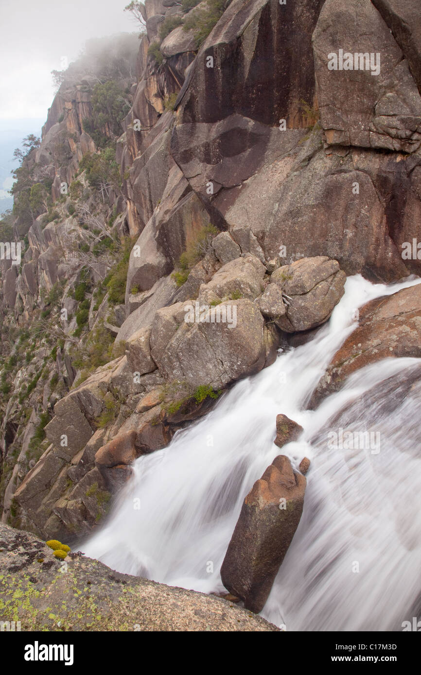 Top Crystal Brook Falls und die Schlucht, Mount Buffalo National Park, Victoria, Australien Stockfoto