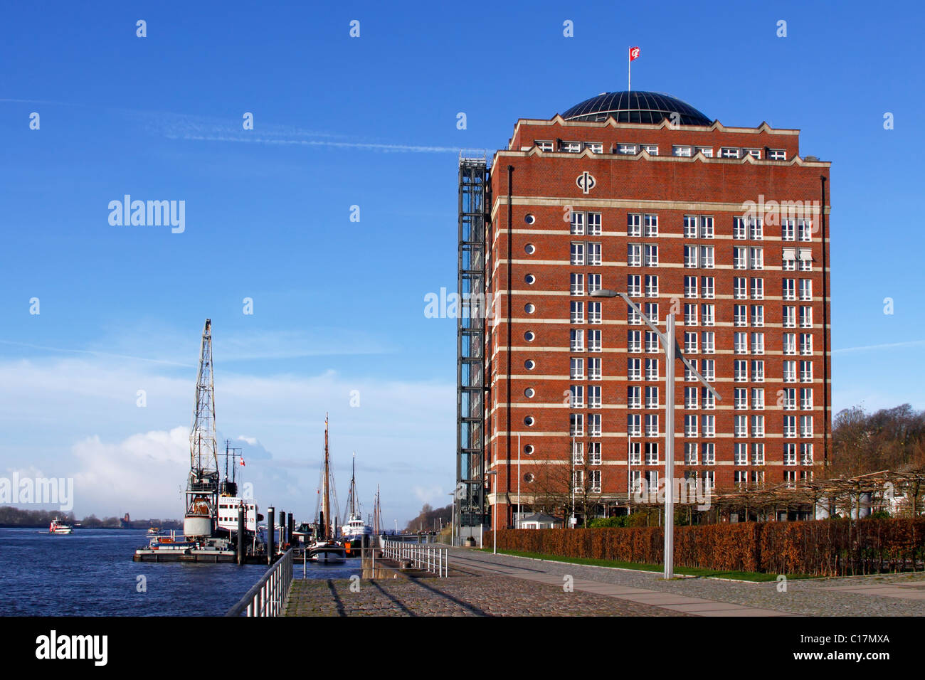 Seniorenresidenz Augustinum im Museum Hafen Övelgönne auf dem Fluss Elbe, Neumuehlen, Hamburger Hafen, Hamburg Stockfoto