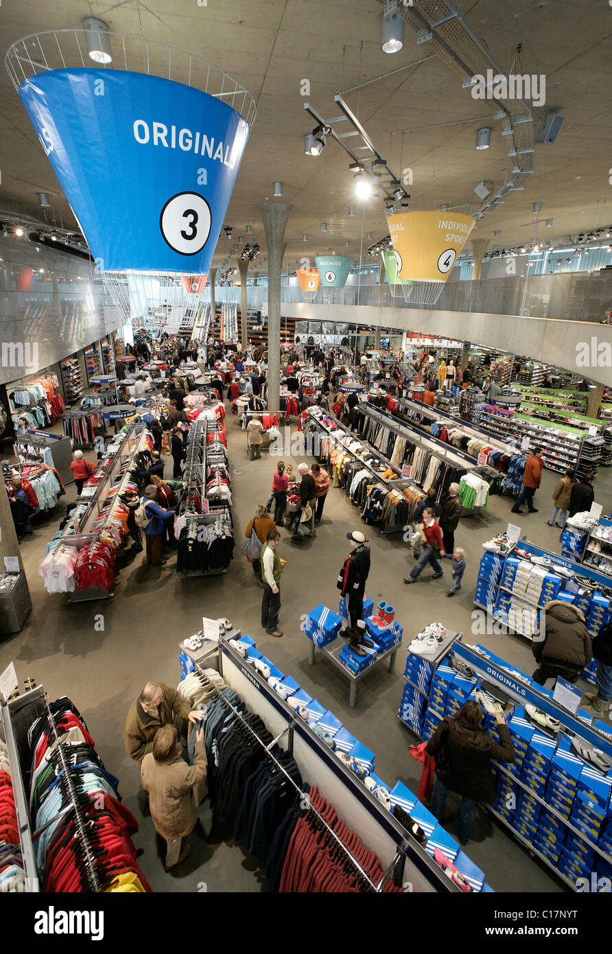 Outlet-Store von der Adidas-Salomon AG in Herzogenaurach, Bayern,  Deutschland, Europa Stockfotografie - Alamy