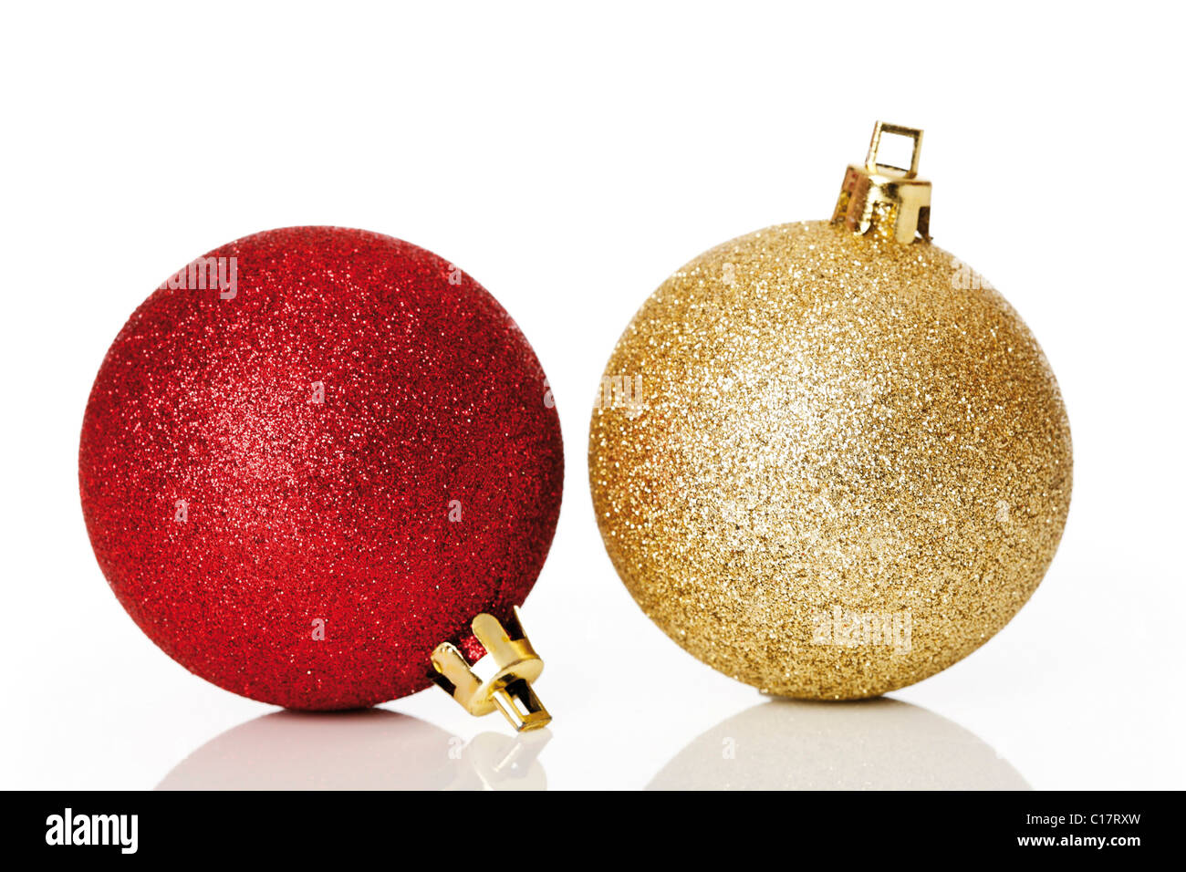 Rote und goldene Glitter Christbaumkugeln Stockfoto