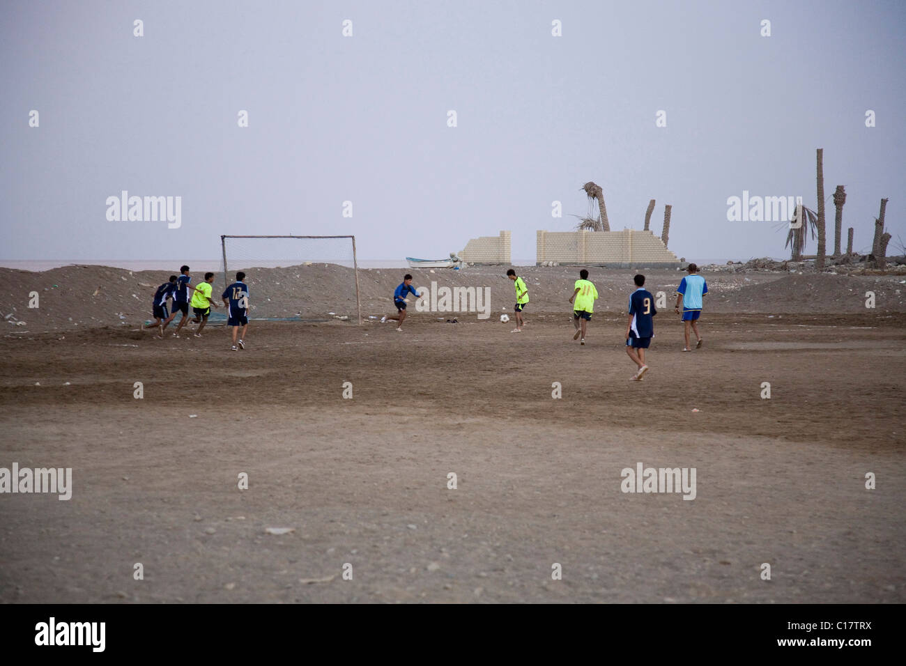Fußball Spiel, Wüste, Oman, Naher Osten Stockfoto