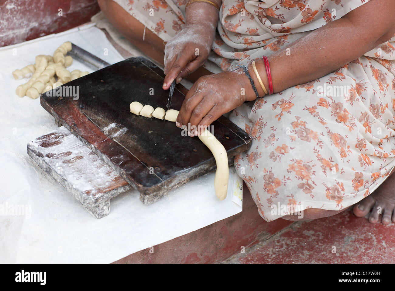 Am Straßenrand Chapatti Maker, Fort Cochin, Kerala, Indien Stockfoto