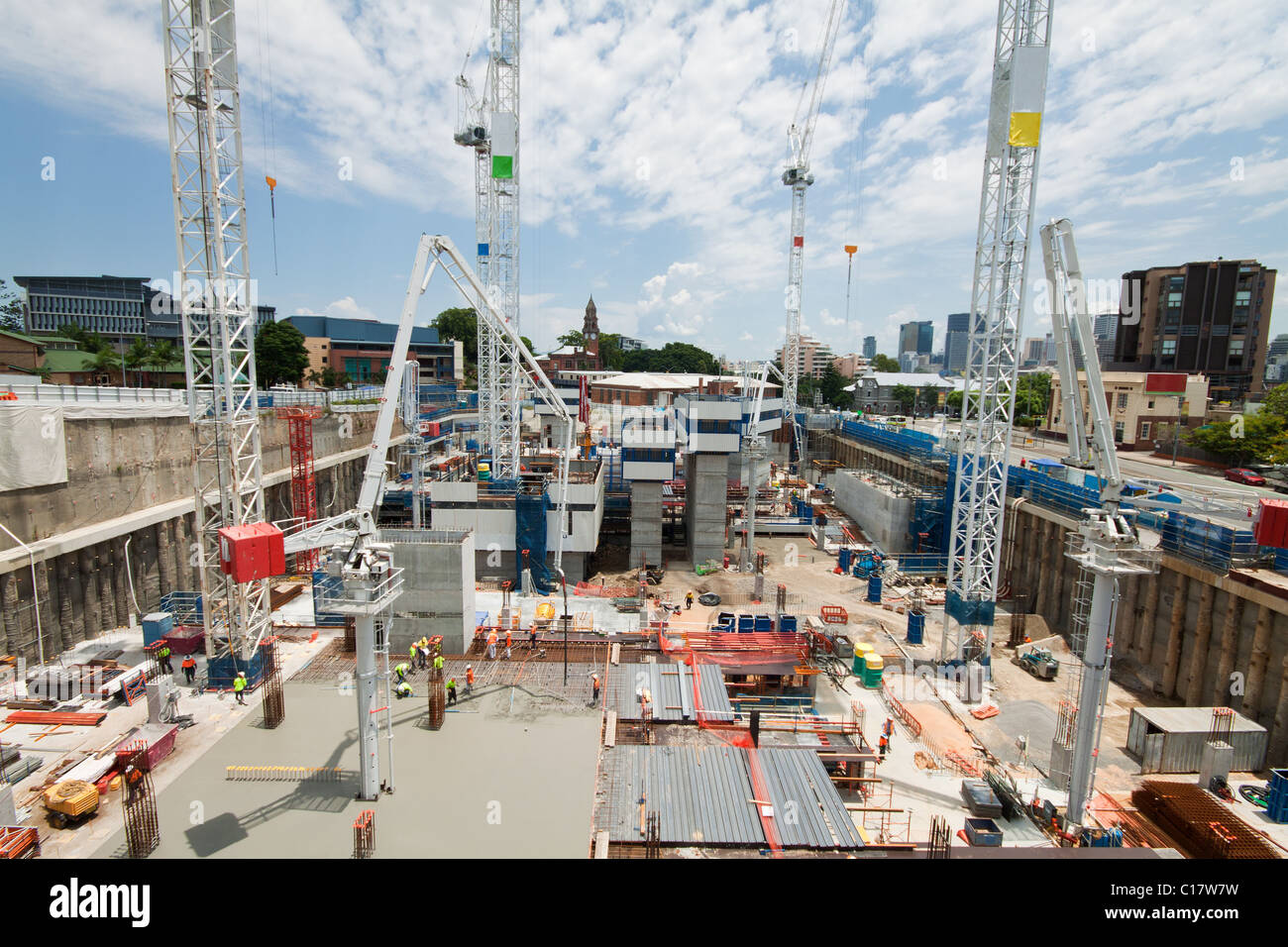Baustelle mit ein paar Kraniche frühzeitig Stockfoto