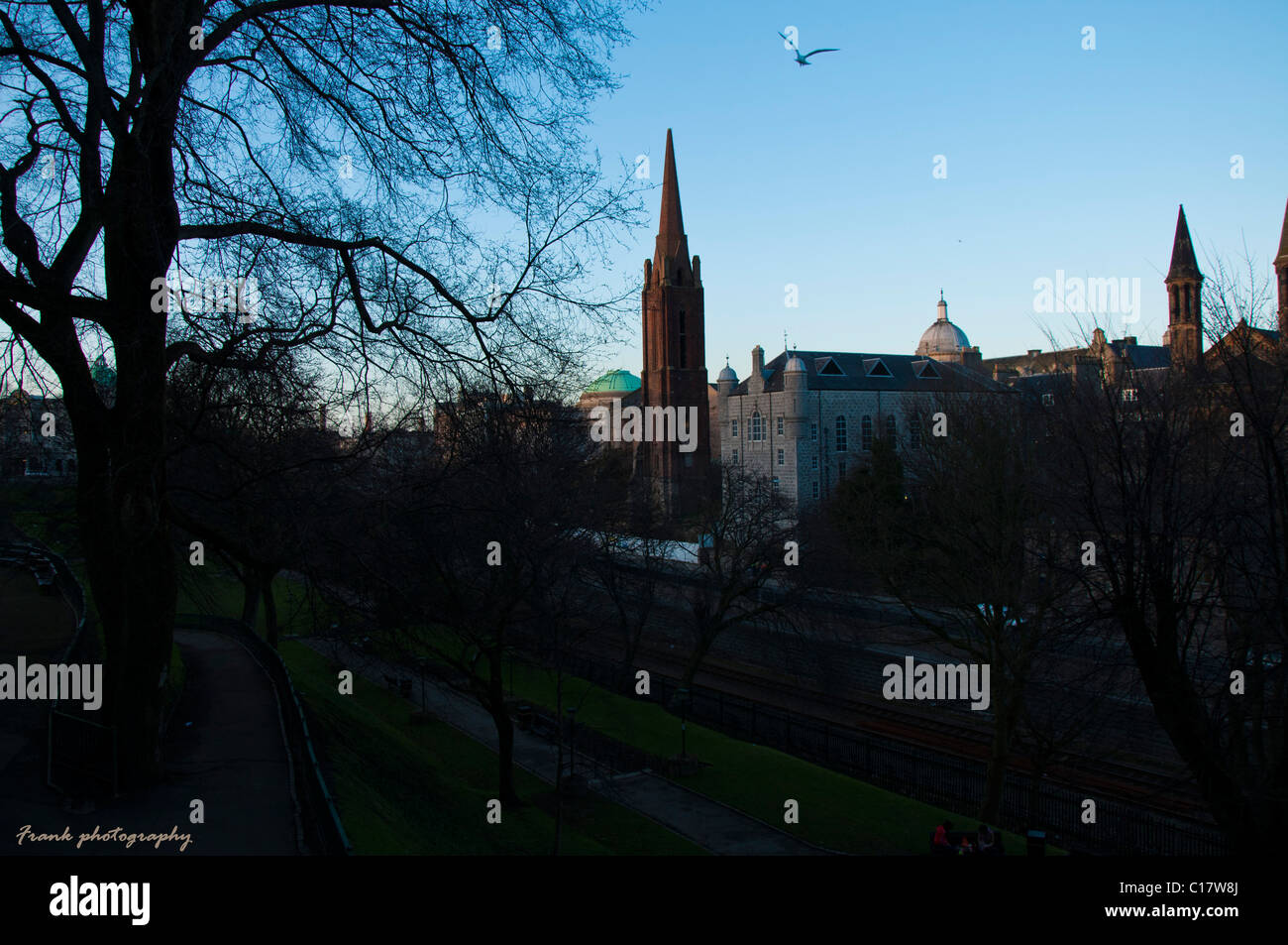 Eine Aufnahme von Aberdeen UK Stadtzentrum entfernt. die Komposition zeigt etwas Dramatisches... Stockfoto