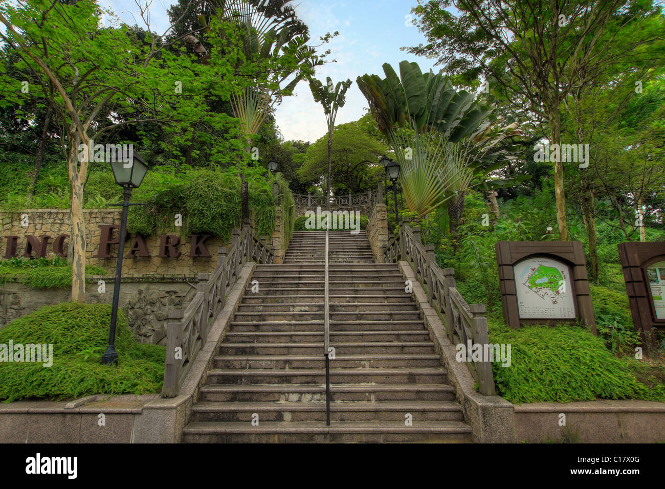 Treppe im Fort Canning Park in Singapur Stockfoto
