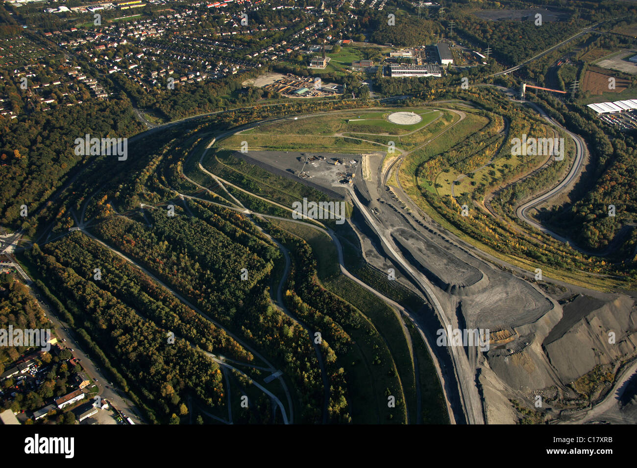 Luftaufnahme, Landschaftsplanes Halde mit Horizont-Observatorium, Grube Halde, Abfälle aus dem Bergbau, Bergbau, Kohle Landschaft Gebäude Stockfoto