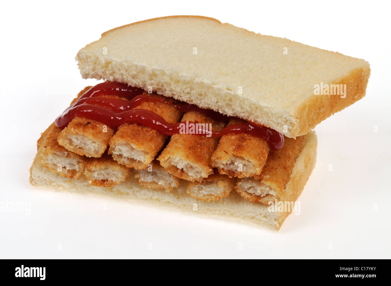 Fisch-Finger Sandwich mit Weissbrot und Ketchup auf weißem Hintergrund, Ausschnitt. Stockfoto