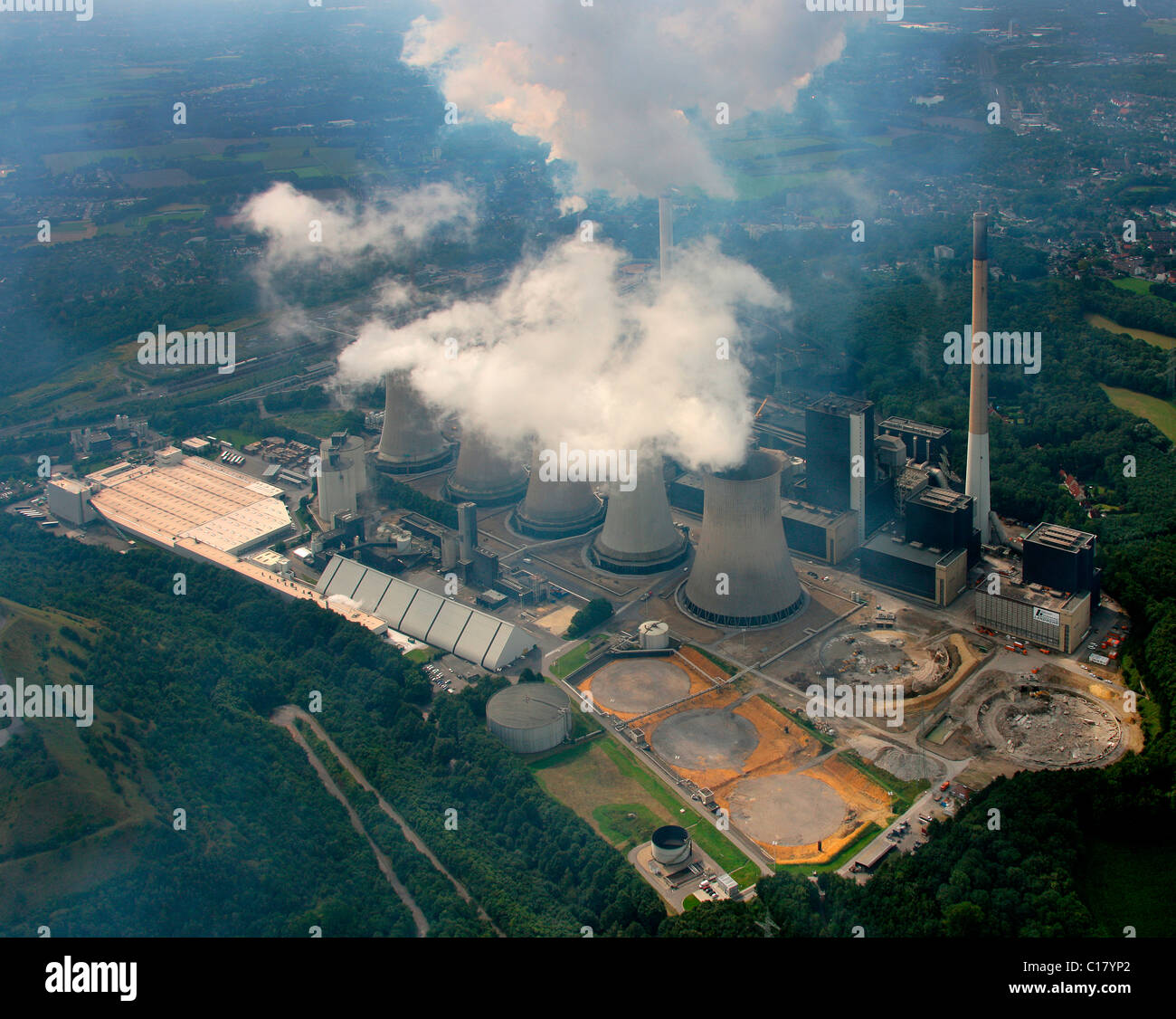 Luftbild, Kraftwerk Scholven Kraftwerk mit fünf Kühlung Türme nur, EON VEBA Kraftwerke Ruhr AG, Luftverschmutzung Stockfoto