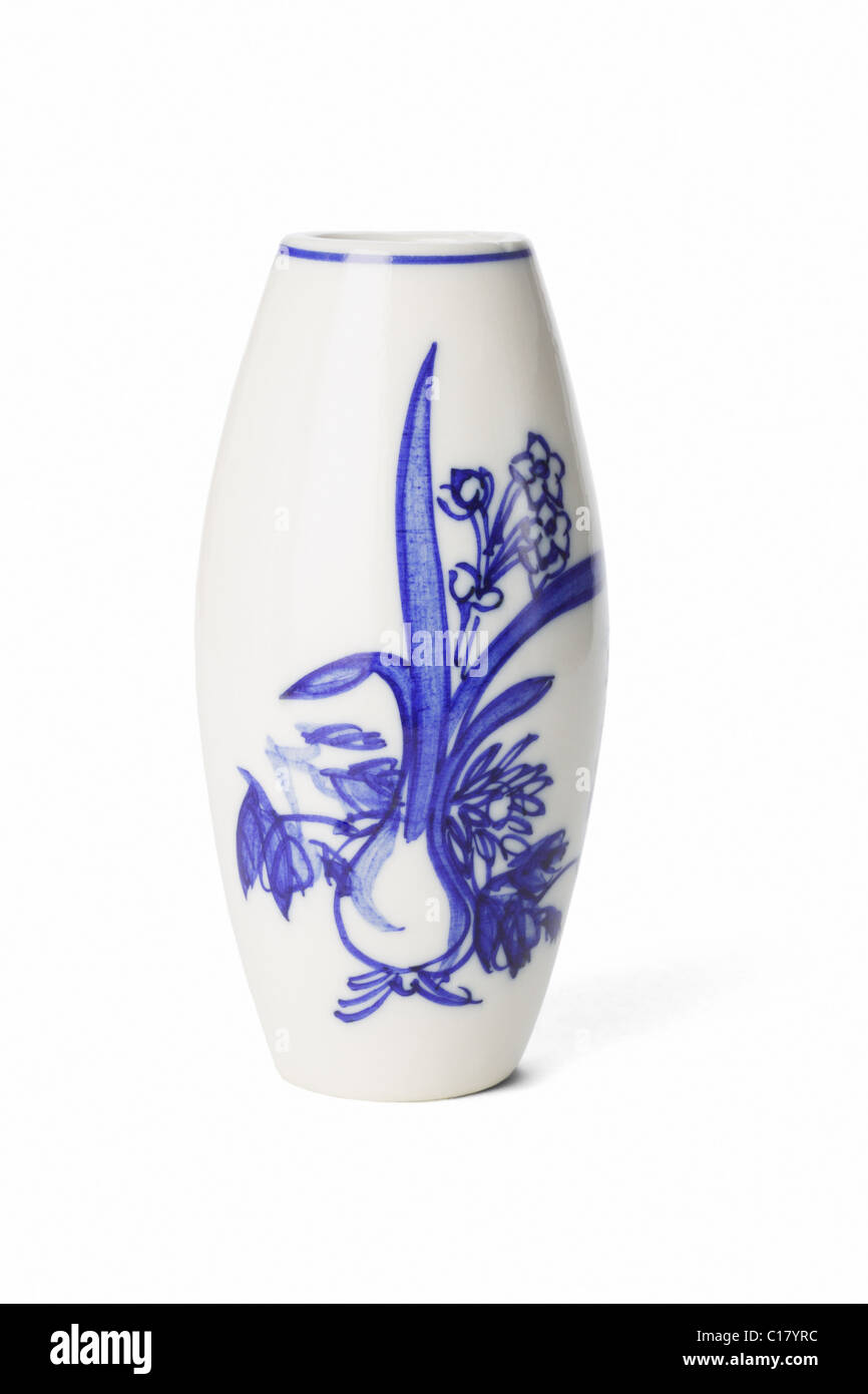 Chinesisches Porzellanvase mit Blumen Malerei auf weißem Hintergrund Stockfoto
