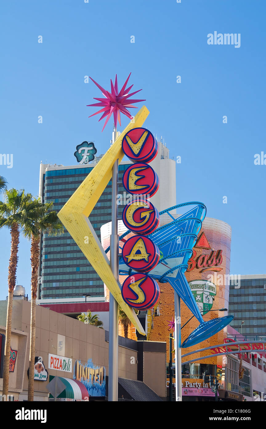 Tagsüber Blick auf Neon-Schilder in der Innenstadt von Las Vegas Stockfoto