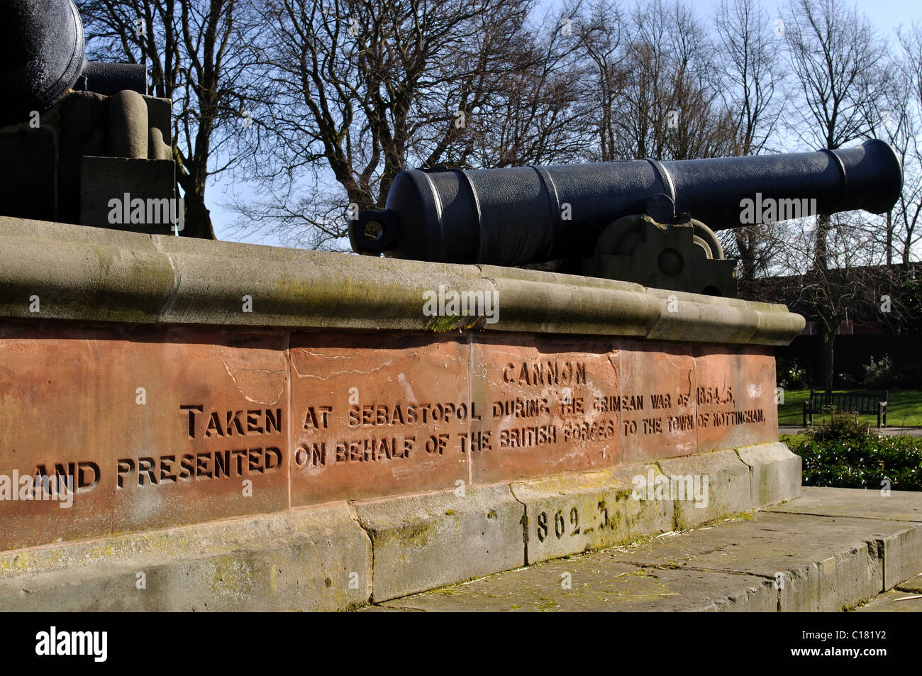 Sebastopol-Kanone und Inschrift im Arboretum-Park, Nottingham, England, UK Stockfoto