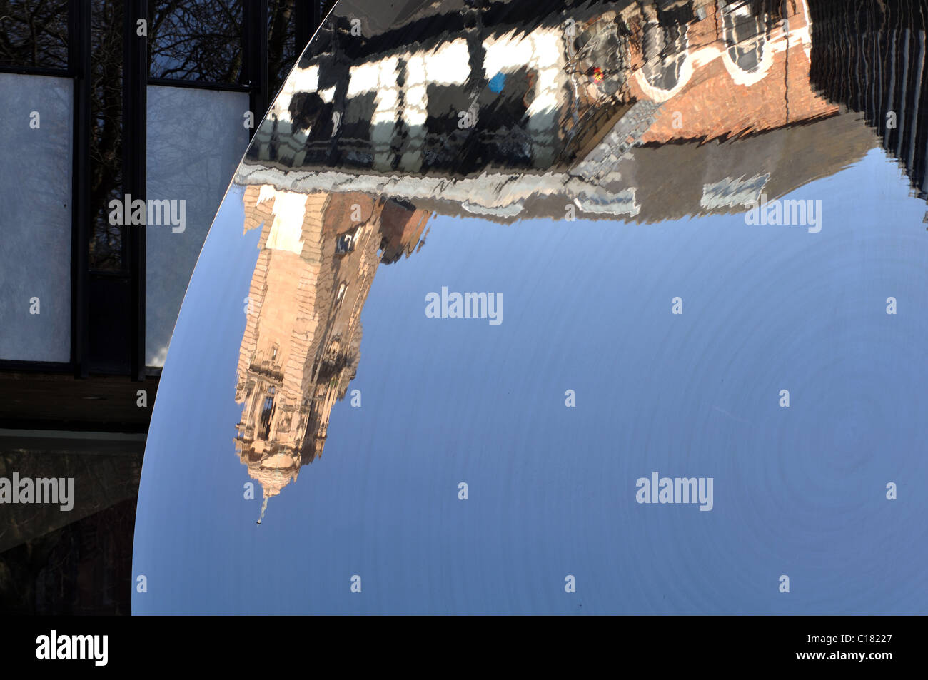 Reflexion im Himmel Spiegel, Nottingham, England, UK Stockfoto