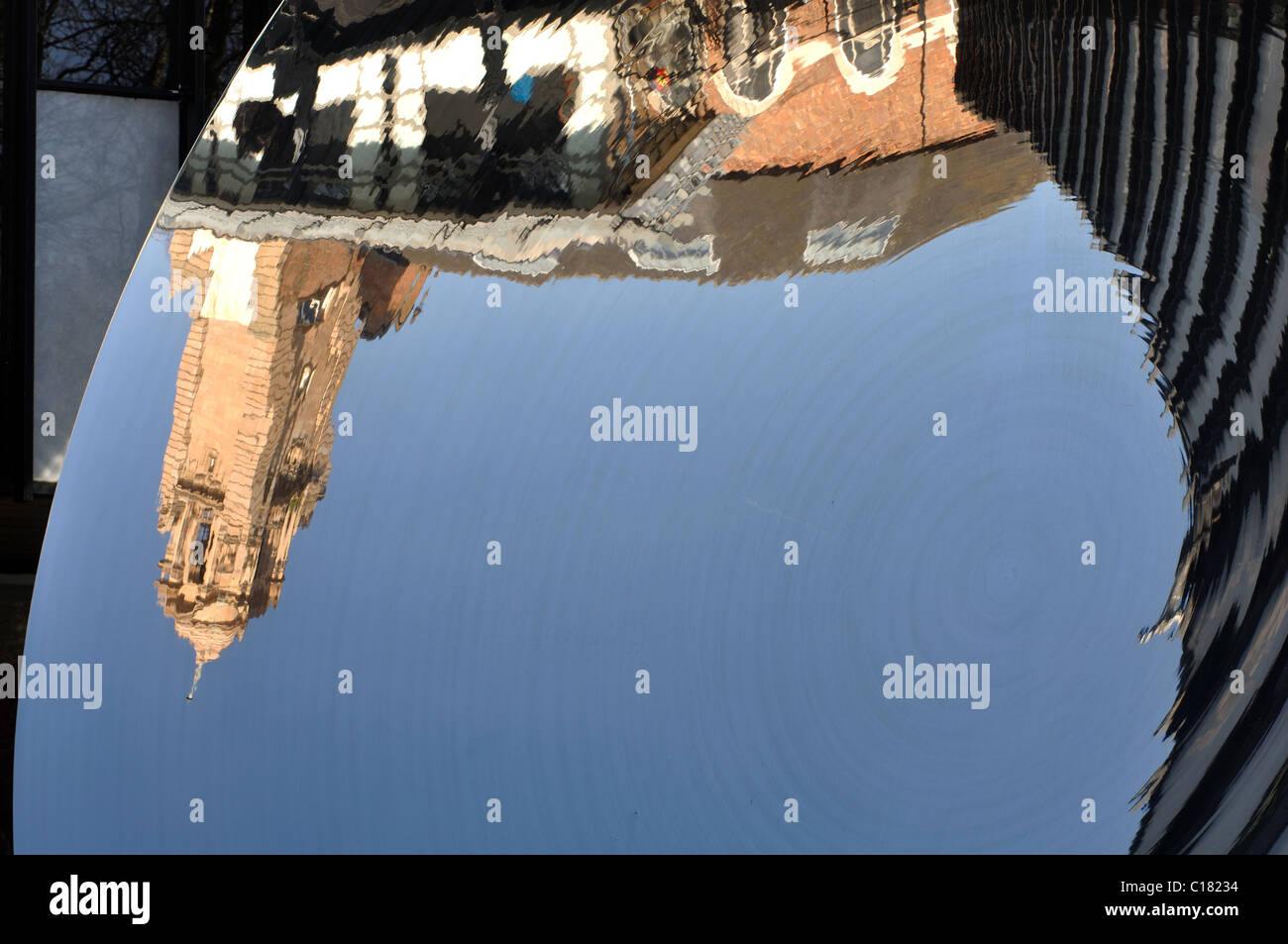 Reflexion im Himmel Spiegel, Nottingham, England, UK Stockfoto