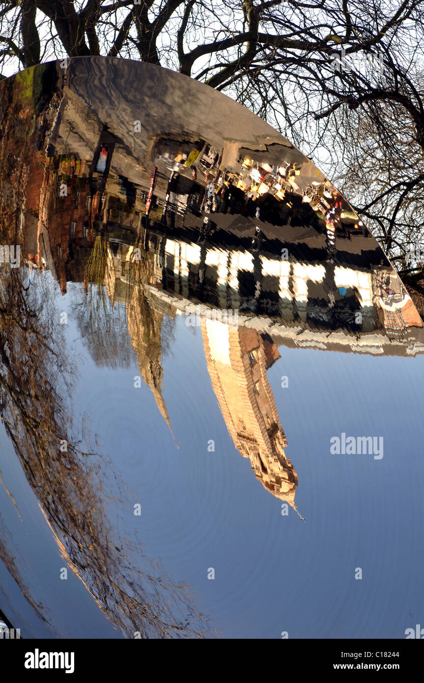 Reflexion im Himmel Spiegel, Nottingham, England, UK Stockfoto